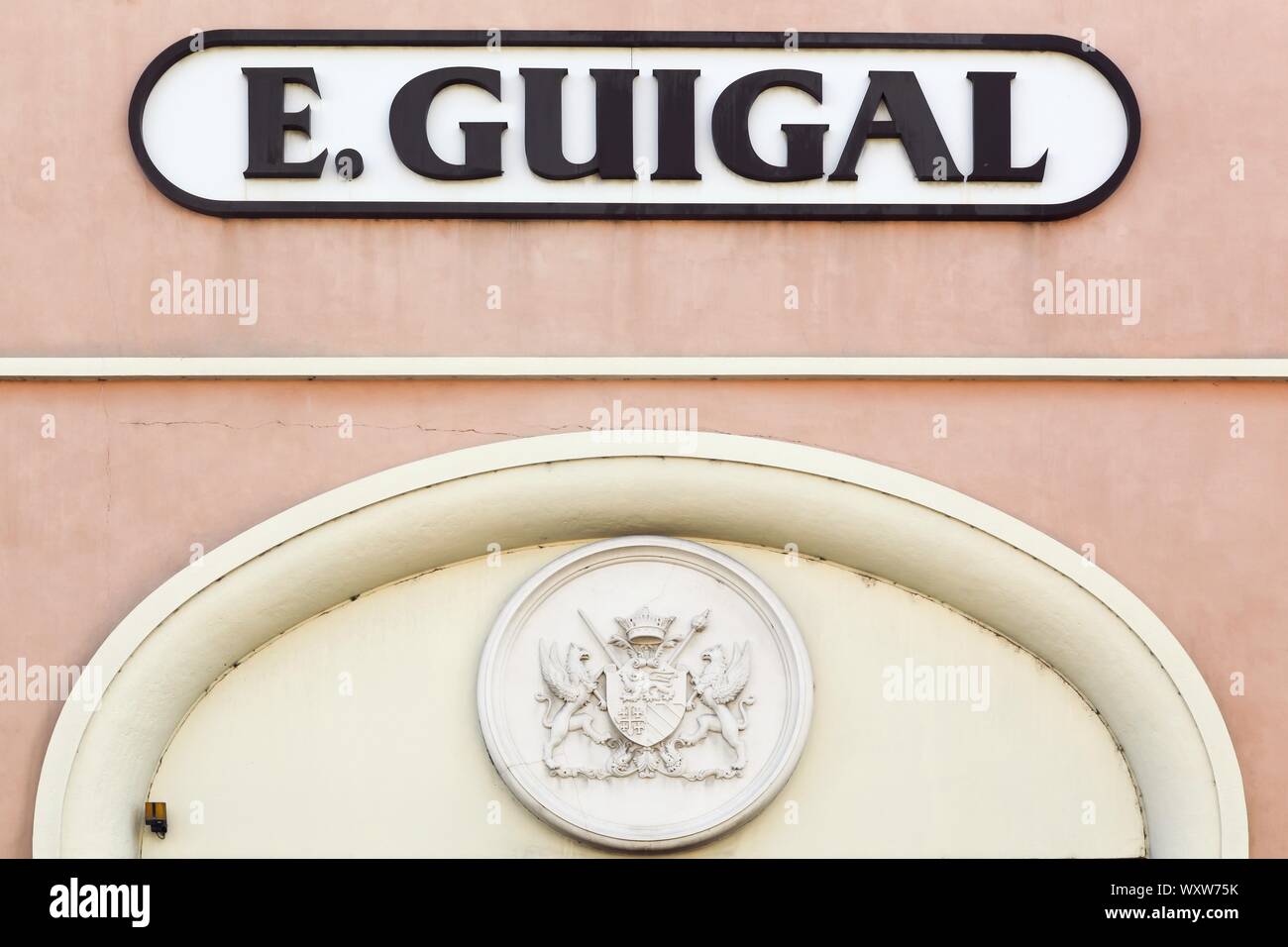Lione, Francia - 22 ottobre 2016:Guigal è una cantina e negociant business situato in Ampuis nella parte settentrionale della regione del Rodano in Francia Foto Stock