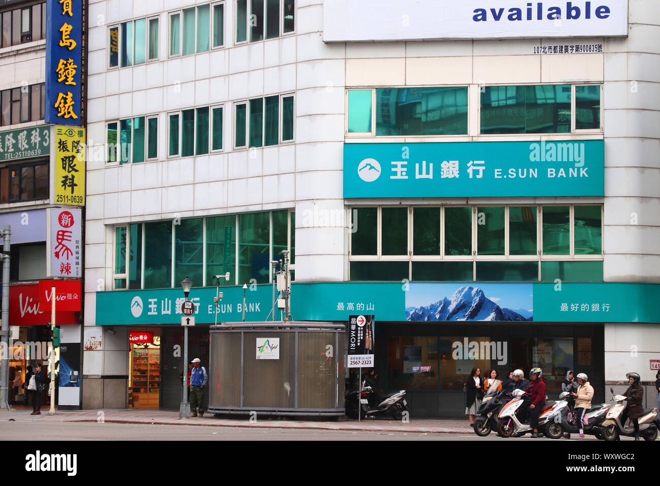 TAIPEI, Taiwan - 5 dicembre 2018: E.SUN filiale di banca in Taipei. Taiwan ha 38 banche nazionali (con oltre 3.300 filiali), e 29 filiali locali di prua Foto Stock