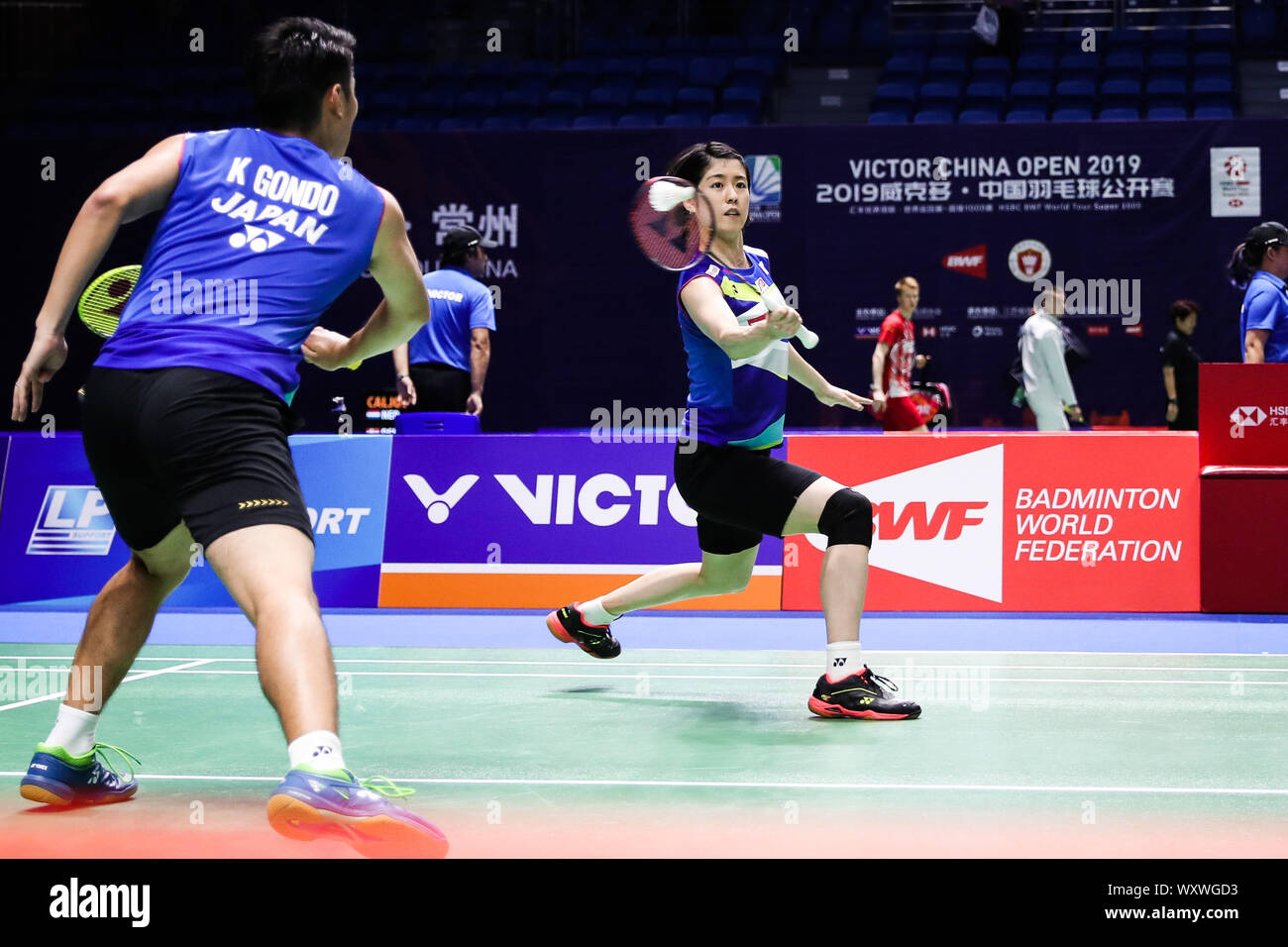 Professionali giapponesi badminton giocatori Kohei Gondo e Ayane Kurihara competere contro il cinese professional badminton giocatori Wang Yilv e Huang Dongping al primo round del doppio misto a Victor China Open 2019, nella città di Changzhou, est cinese della provincia di Jiangsu, 18 settembre 2019. Professionali giapponesi badminton giocatori Kohei Gondo e Ayane Kurihara furono sconfitti dai cinesi professional badminton giocatori Wang Yilv e Huang Dongping con da 0 a 2 in corrispondenza del primo round del doppio misto a Victor China Open 2019, nella città di Changzhou, est cinese della provincia di Jiangsu, 18 settembre 2019. Foto Stock