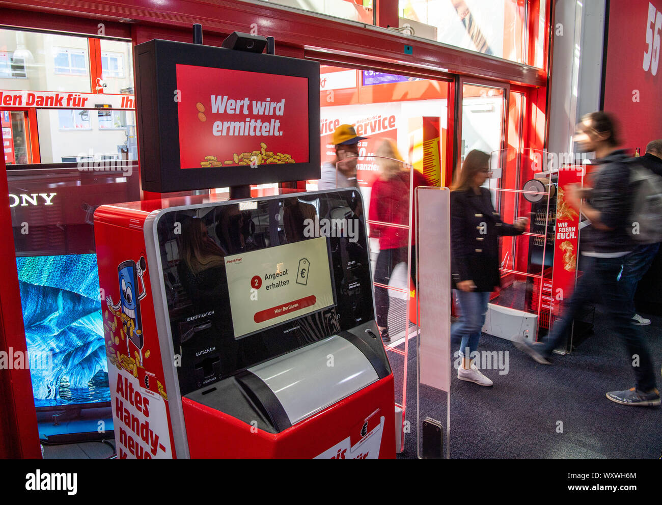 Monaco di Baviera, Germania. Xviii Sep, 2019. Un cosiddetto 'EcoATM' si  trova in un negozio MediaMarkt. In un progetto pilota, MediaMarkt è la  prova di un distributore automatico per l'acquisto di vecchi