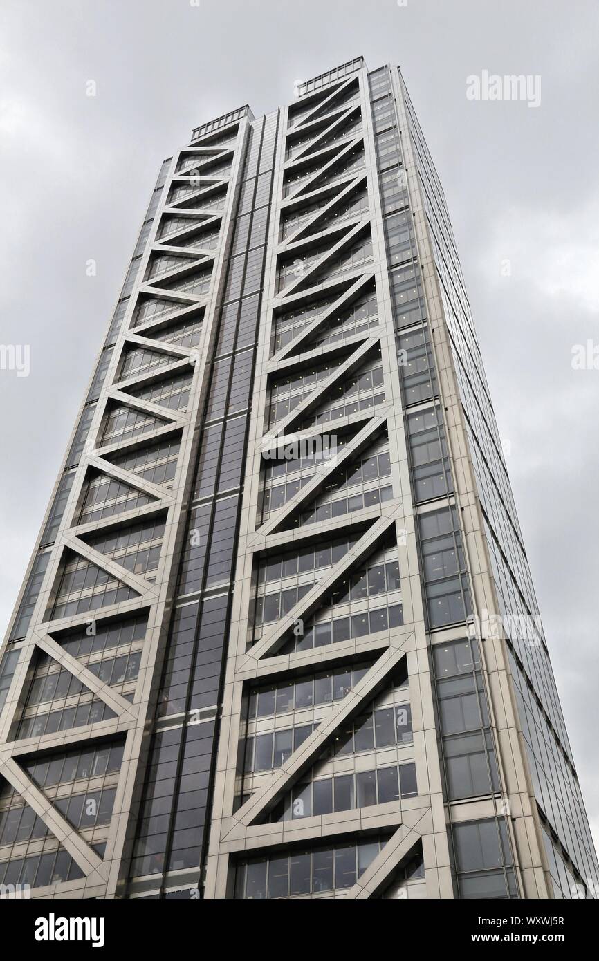 LONDON, Regno Unito - 22 Aprile 2016: Heron grattacielo Torre nella città di Londra. I suoi locatari includono Salesforce il cloud computing aziendale e Harvey Nash cons Foto Stock LONDON, Regno Unito - 22 Aprile 2016: Heron grattacielo Torre nella città di Londra. I suoi locatari includono Salesforce il cloud computing aziendale e Harvey Nash cons Foto Stock