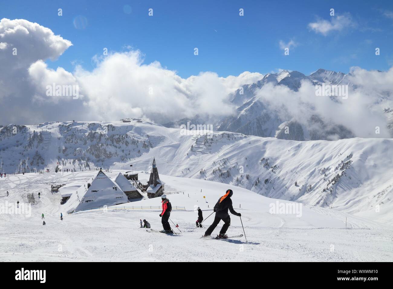 Austria ski resort - Mayrhofen in Tirolo. Centrale austriaco delle Alpi. Horberg montagna piste da sci. Foto Stock