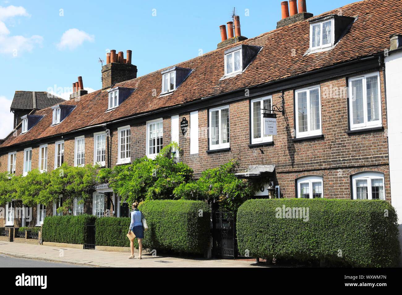 Il Peg Woffington Cottages, costruito nel 1759, PEG è stato un famoso del xviii secolo attrice irlandese, che qui ha vissuto sulla High Street a Teddington, Middx, Regno Unito Foto Stock