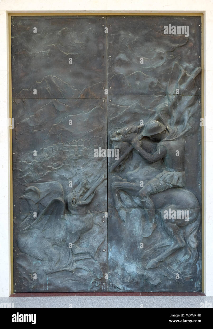 San Giorgio che uccide il drago, la porta di San Pietro la cattedrale cattolica in bar, Montenegro Foto Stock