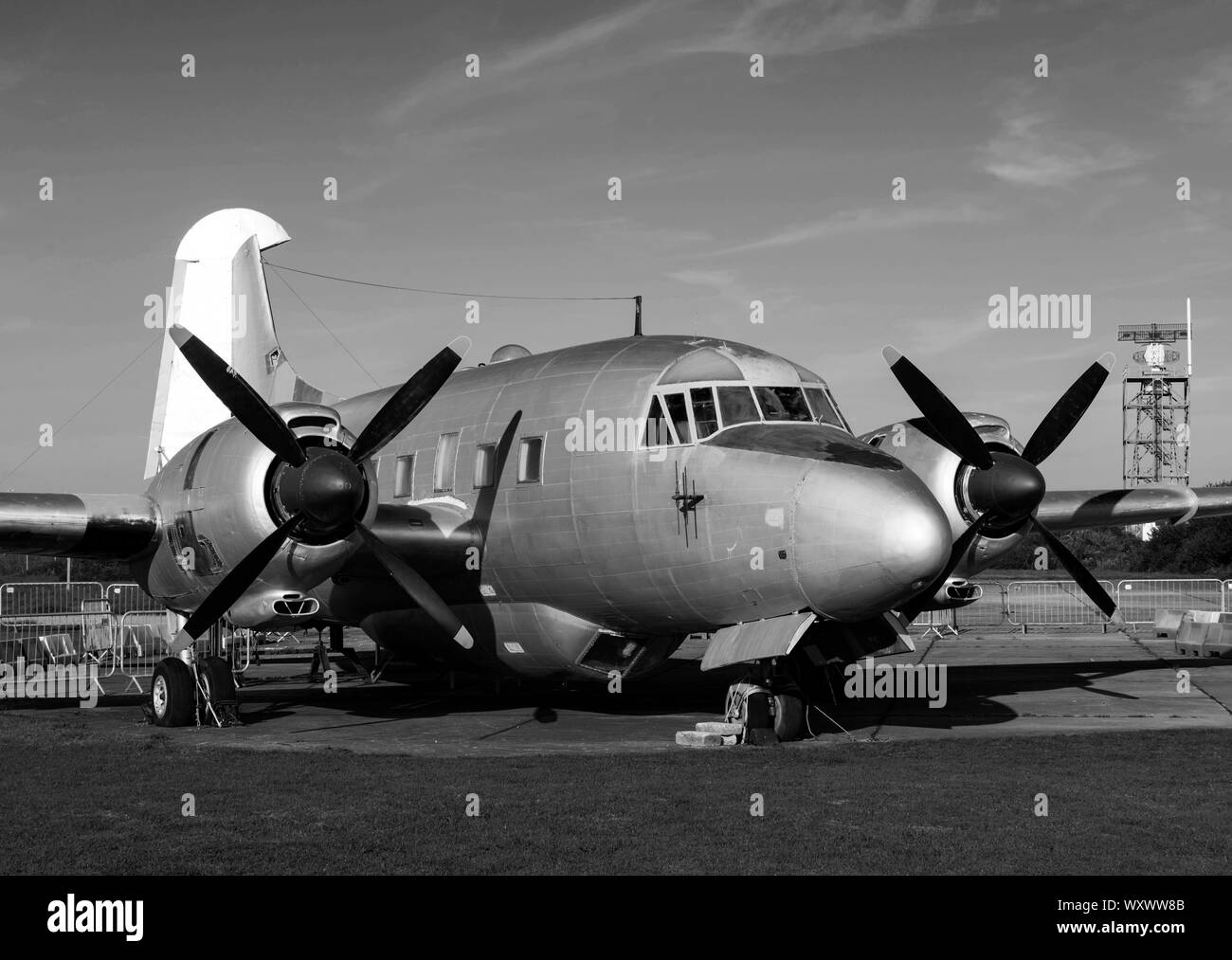 Gamma Vickers WJ945 a un giorno/nightshoot in Cornovaglia Aviation Heritage Centre Foto Stock