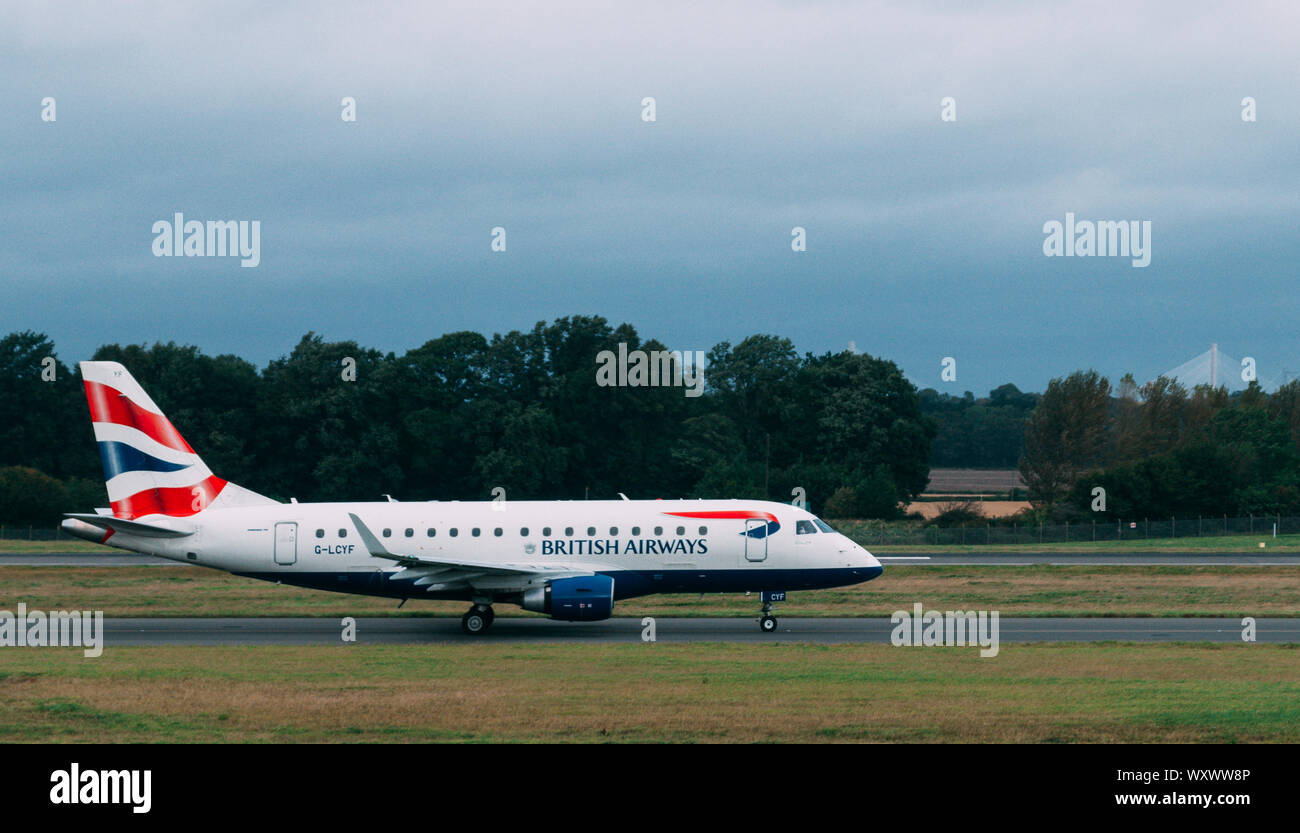 Edimburgo, Scozia - 30 agosto 2019: Un British Airways aereo passeggeri dopo lo sbarco in aeroporto. Foto Stock