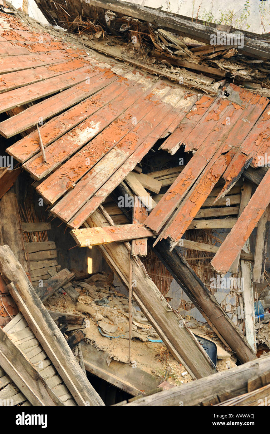Terremoto. Vecchia casa distrutta Foto Stock