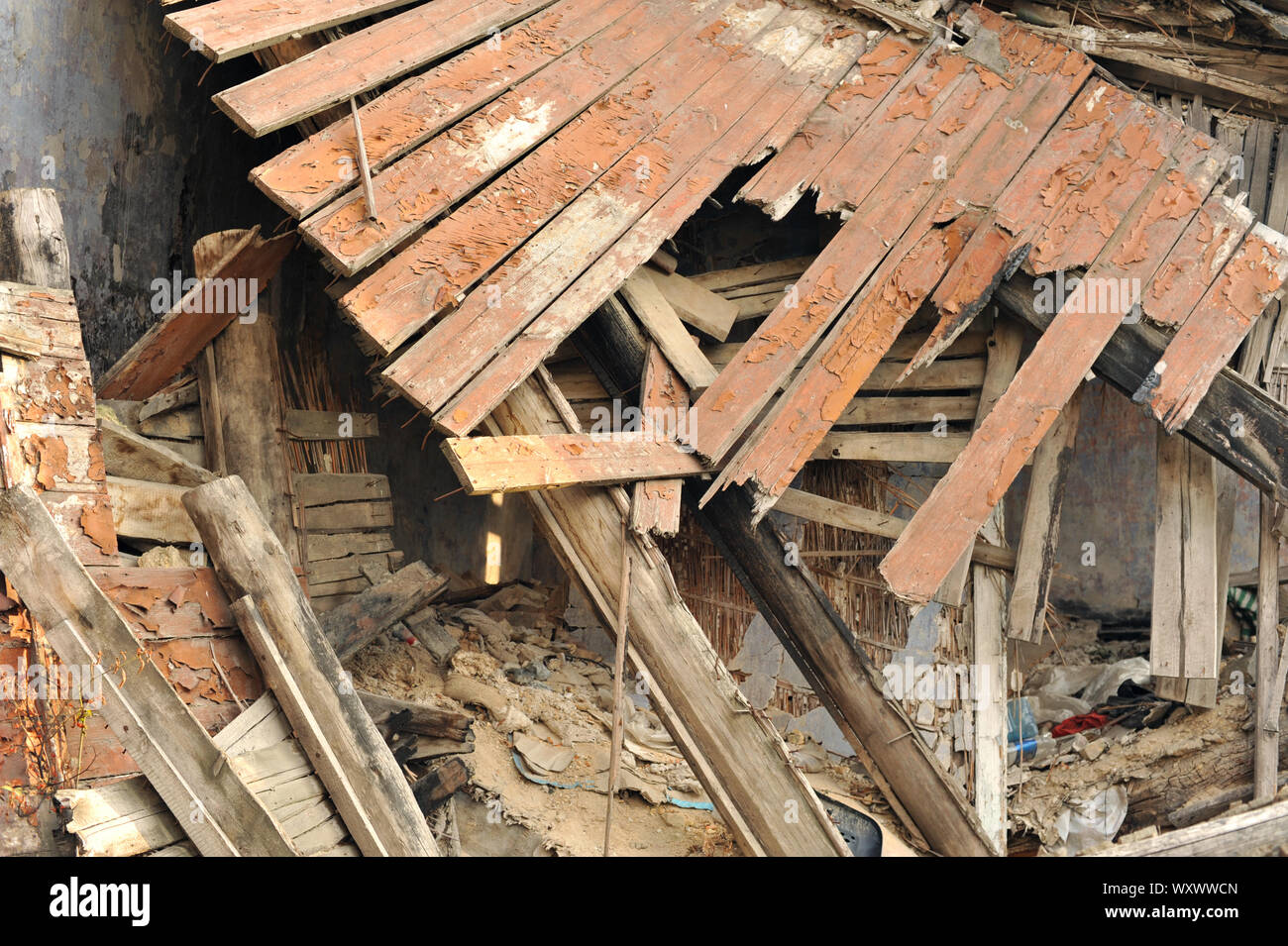 Terremoto. Vecchia casa distrutta Foto Stock