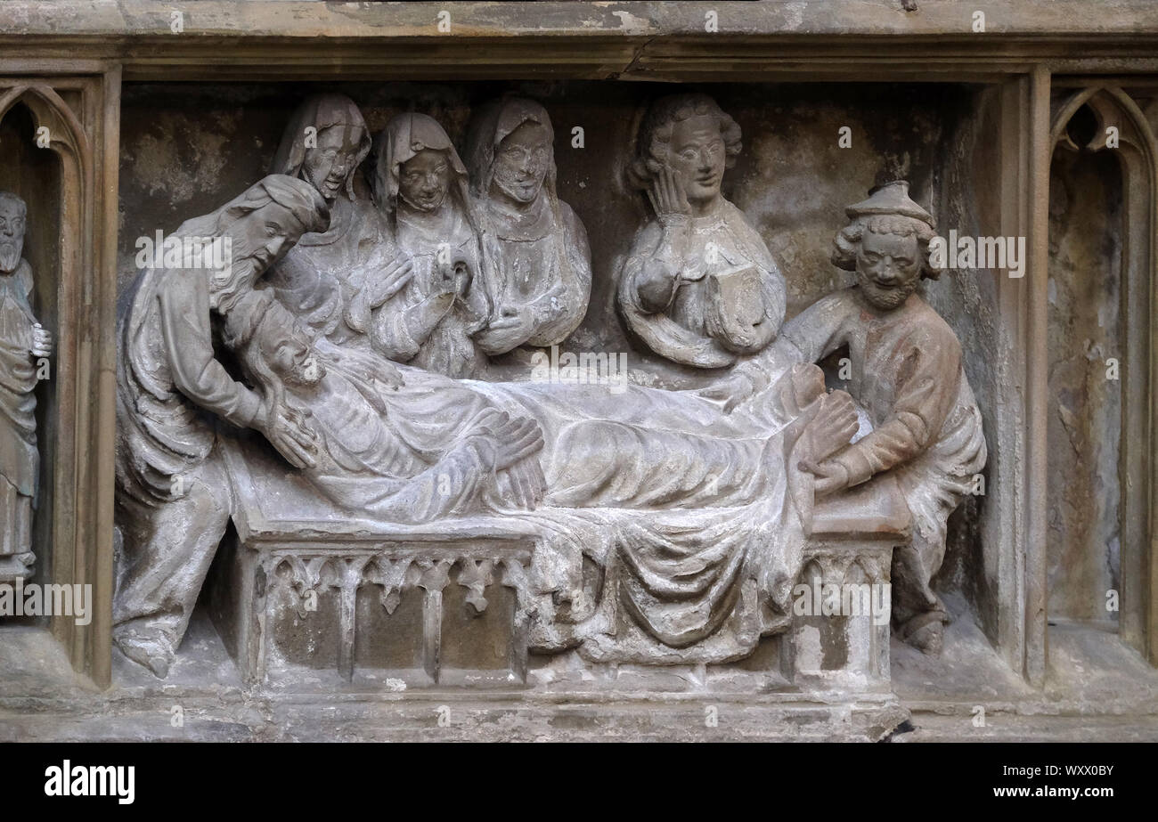 Gesù è deposto nel sepolcro, statua del tabernacolo in St James chiesa in Rothenburg ob der Tauber, Germania Foto Stock