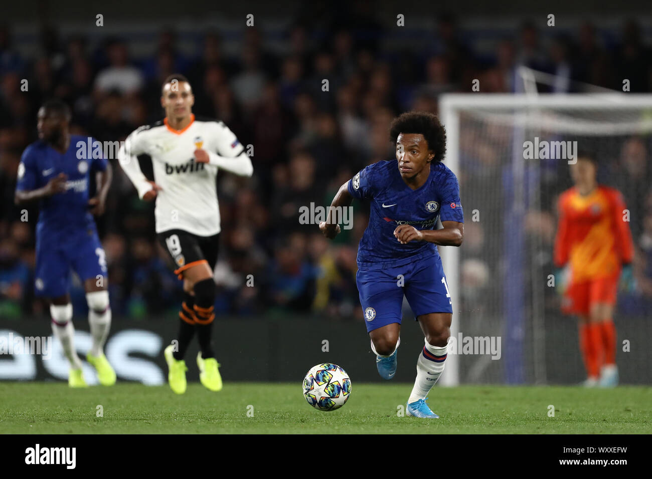 Londra, Regno Unito. Xvii Sep, 2019. Willian del Chelsea - Chelsea v Valencia, la UEFA Champions League - Gruppo H, Stamford Bridge, London, Regno Unito - 17 settembre 2019 solo uso editoriale Credito: Giornata immagini limitata/Alamy Live News Foto Stock