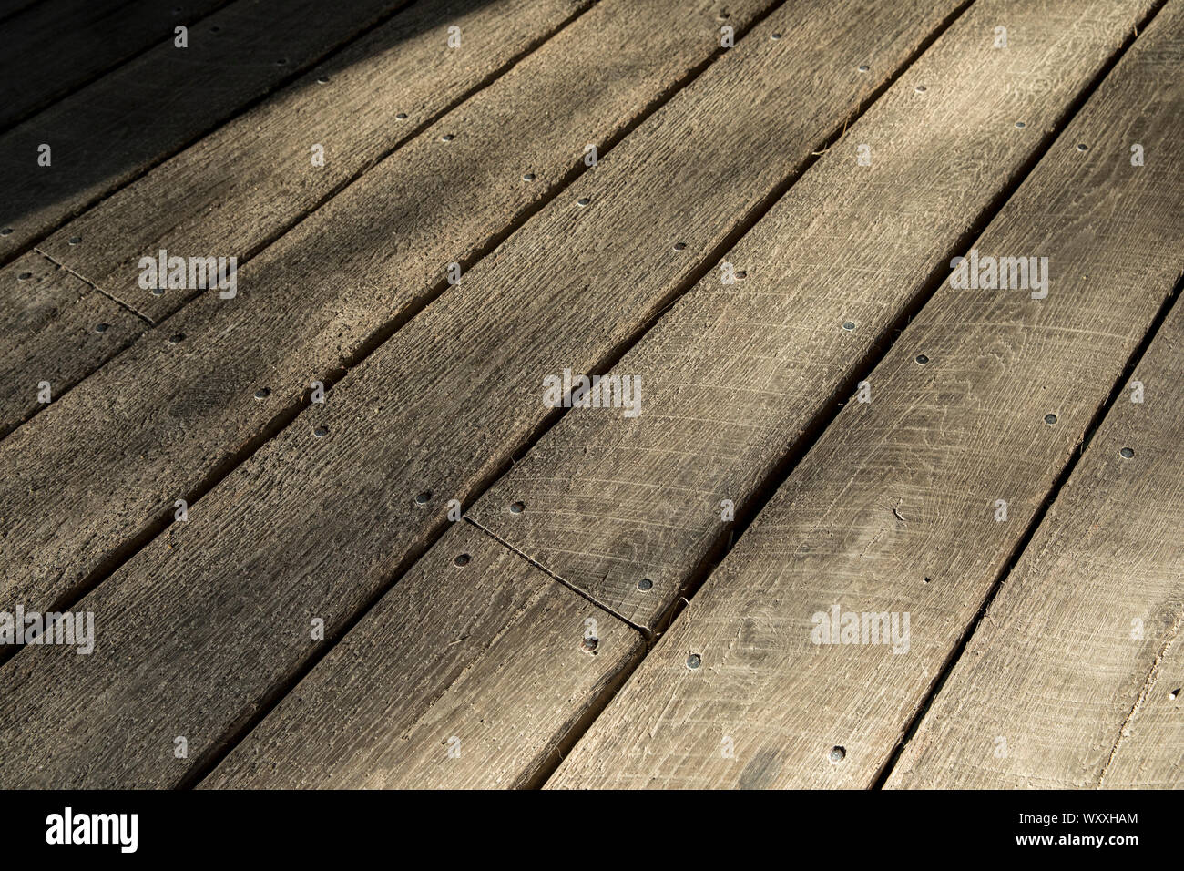 Listoni in legno del pavimento in legno del vecchio ponte coperto, noto anche come Sheffield superiore ponte coperto dalla pianura di Sheffield, Massachusetts Foto Stock