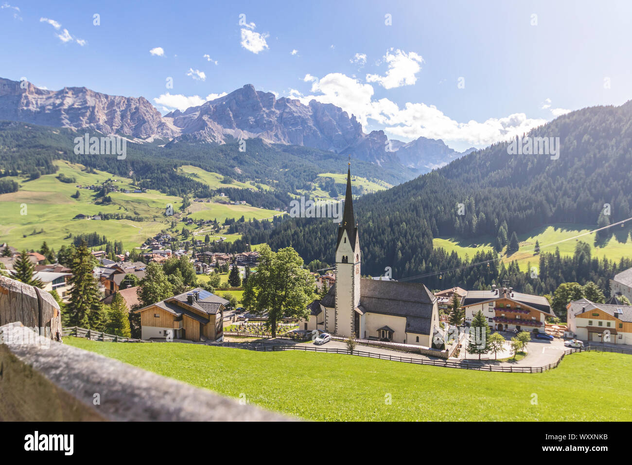 Bellissima vista sulle Dolomiti, patrimonio mondiale dell UNESCO. Una catena montuosa situata nel nordest d'Italia. Foto Stock