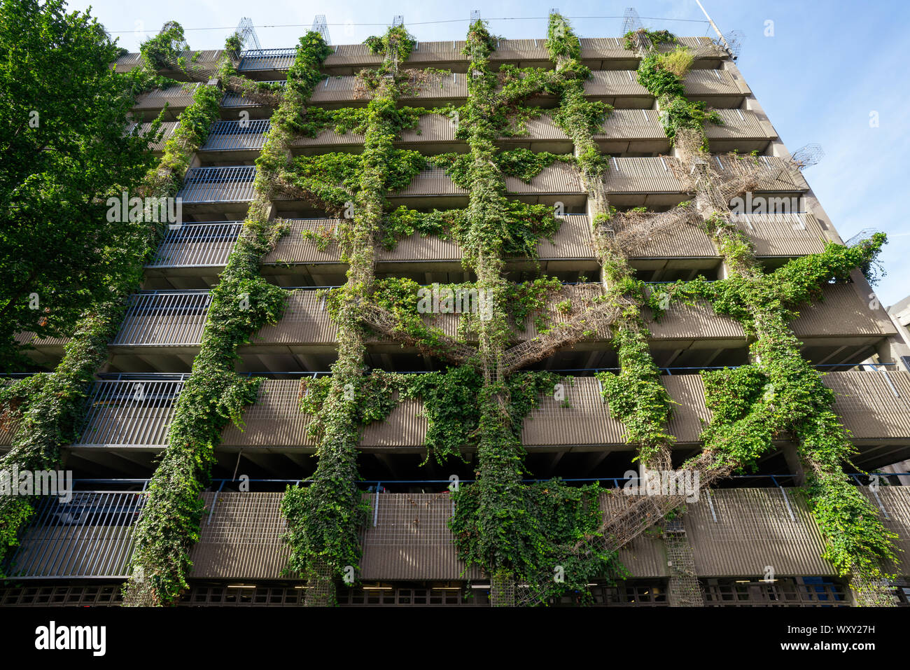 Ambiente verde gentile parcheggio gaage Foto Stock