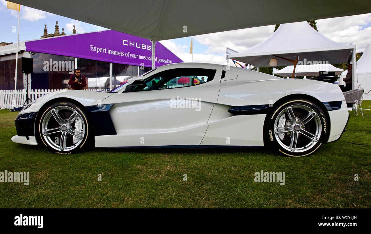 Rimac C due tutti elettrici hypercar in mostra presso il 2019 Salon Privé presso il Palazzo di Blenheim, Oxfordshire Foto Stock