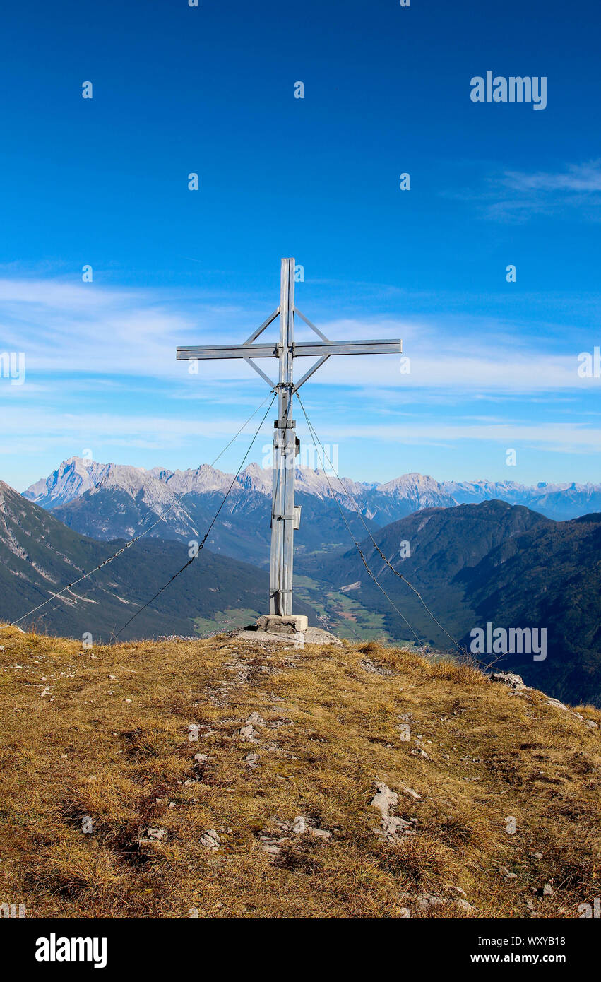 Gipfelkreuz Bergpanorama Foto Stock