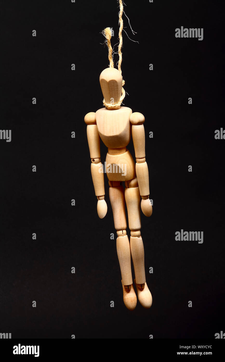 Immagine concettuale di un manichino appeso a un cappio realizzato dalla fune Foto Stock