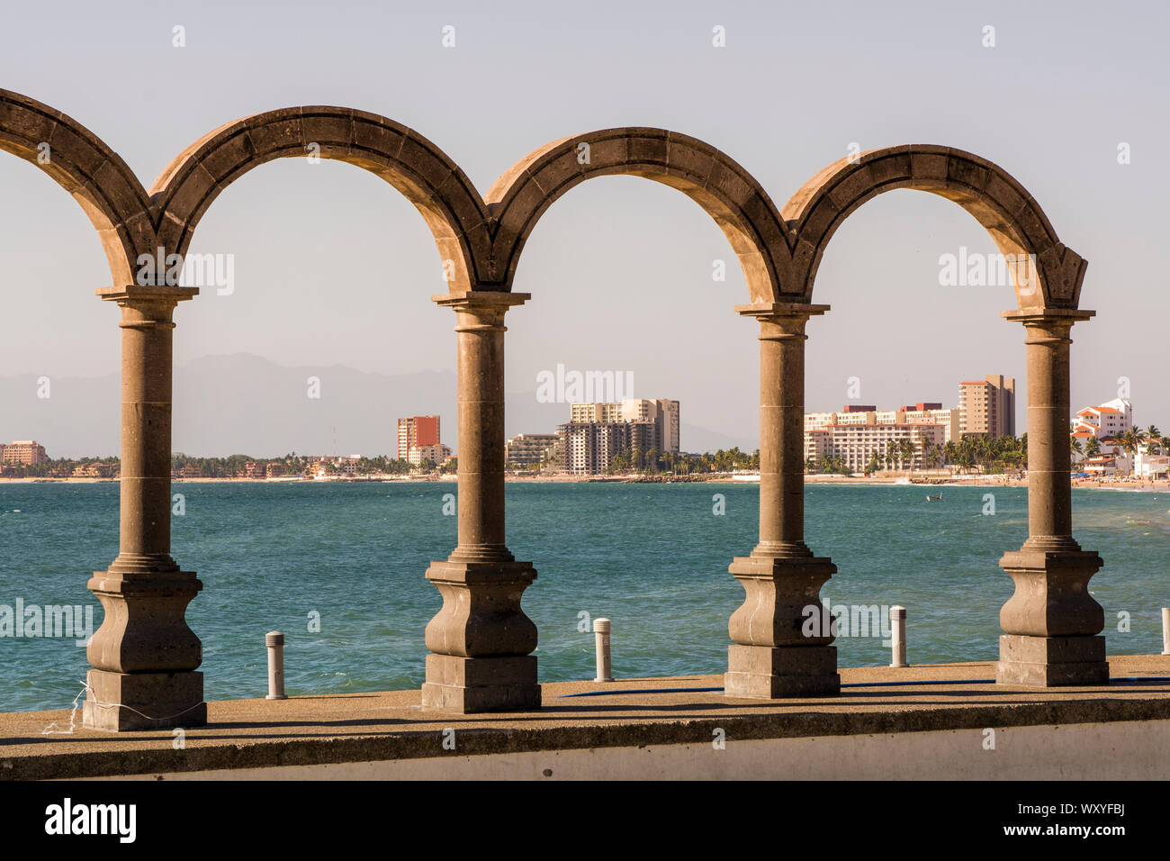 Il Malecon archi, Puerto Vallarta, Jalisco, Messico. Foto Stock