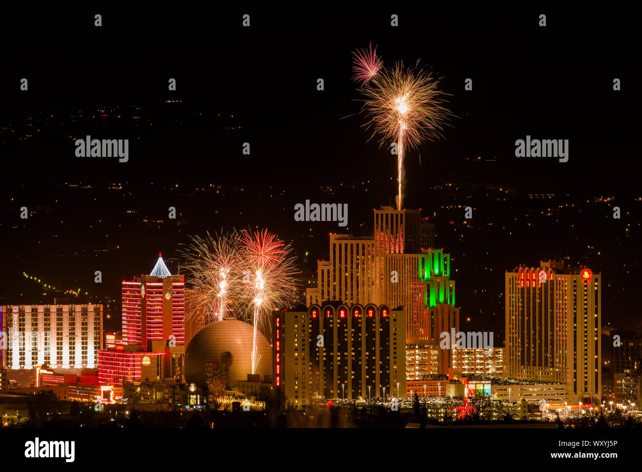 Capodanno fuochi d'artificio al centro di Reno, Nevada. Foto Stock