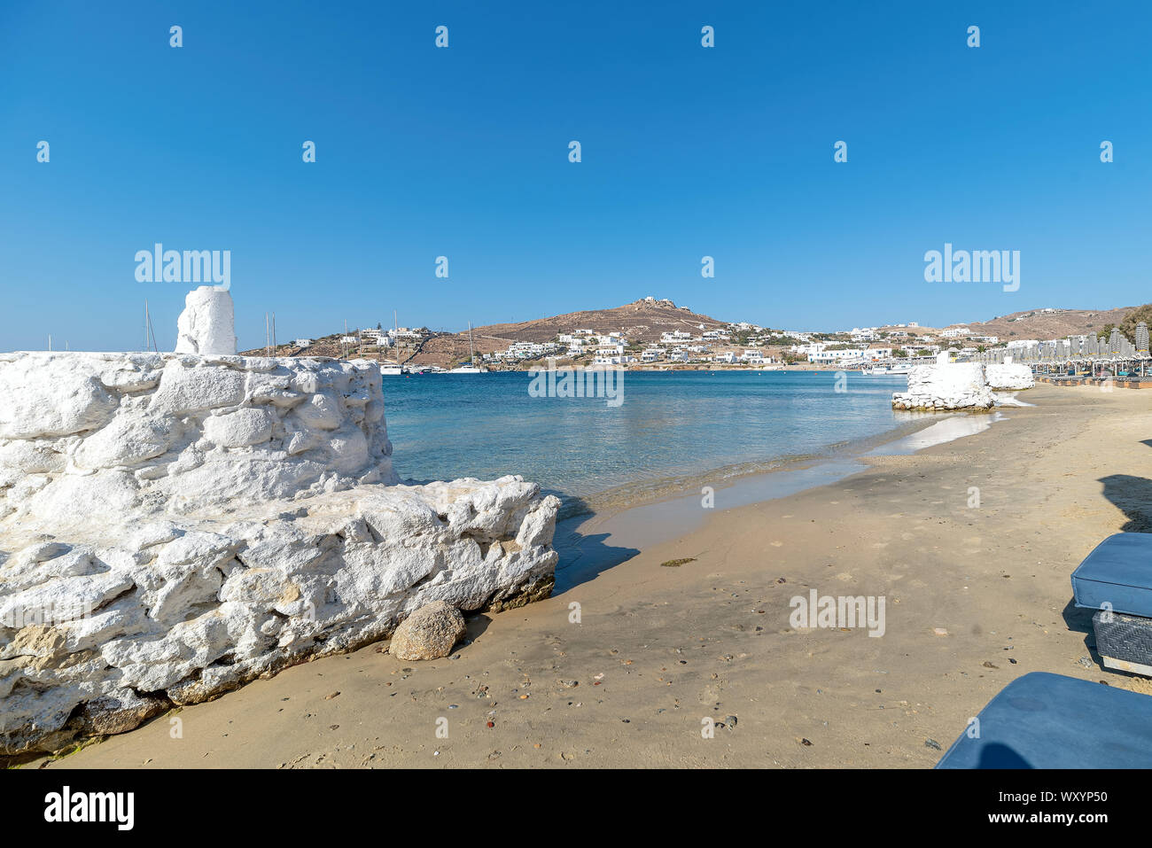 Vista della spiaggia di Ornos e village - Mykonos isola - mare Egeo - Grecia Foto Stock