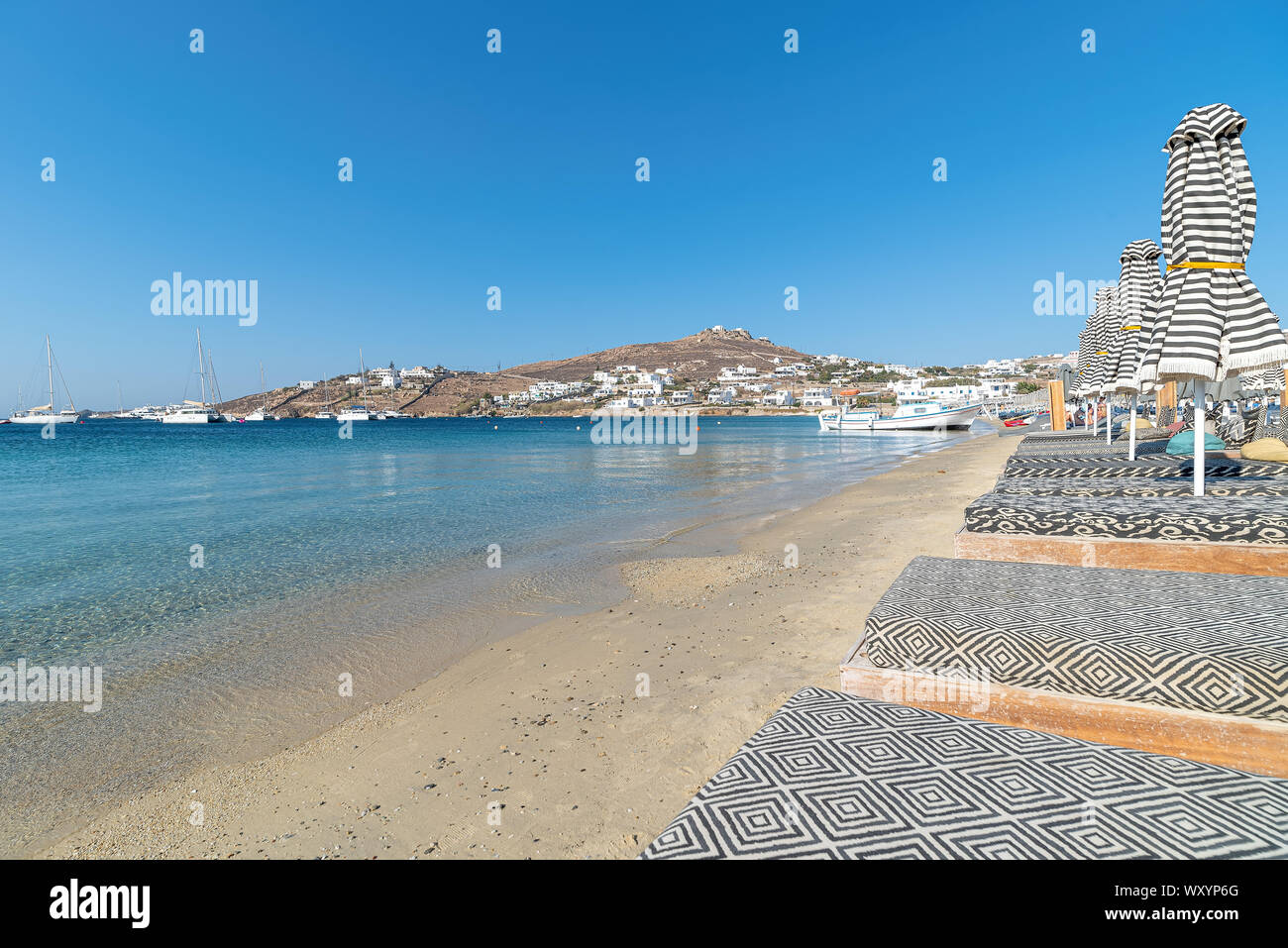 Vista della spiaggia di Ornos e village - Mykonos isola - mare Egeo - Grecia Foto Stock