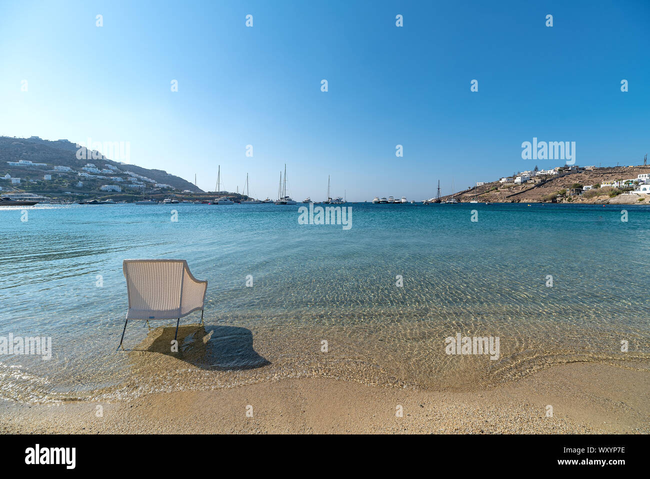 Vista della spiaggia di Ornos e village - Mykonos isola - mare Egeo - Grecia Foto Stock