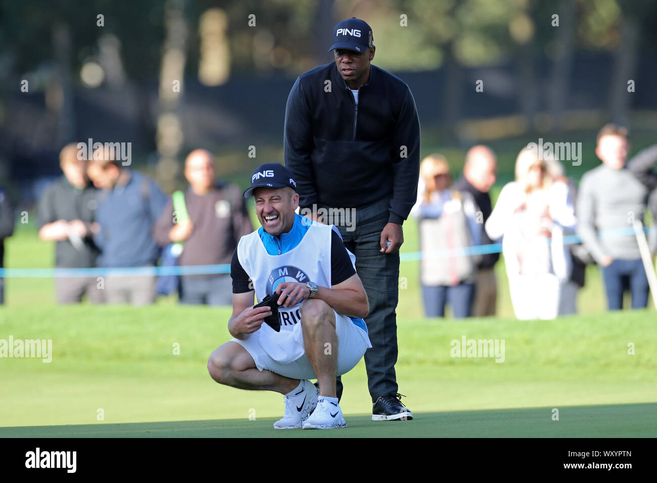 WENTWORTH, Inghilterra settembre 18th Ian Wright linee fino un putt con il suo caddie durante il BMW PGA Championship Pro Am di Wentworth Club di Virginia Water mercoledì 18 settembre 2019. (Credit: Jon Bromley | MI News) solo uso editoriale, è richiesta una licenza per uso commerciale. La fotografia può essere utilizzata solo per il giornale e/o rivista scopi editoriali: Credito MI News & Sport /Alamy Live News Foto Stock