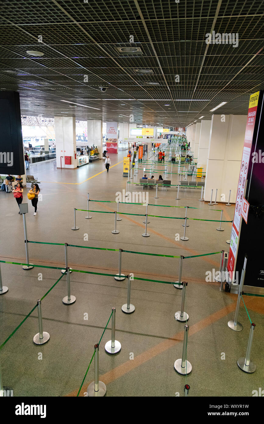 Area check in di Brasilia all'aeroporto internazionale, in Brasile. Foto Stock