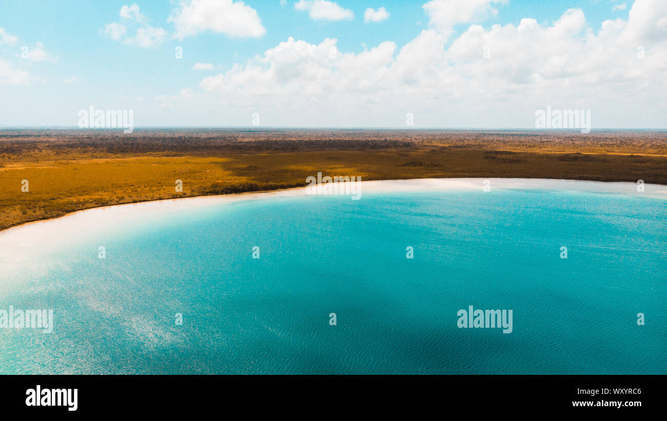 Vista aerea di Kaan Luum laguna che si trova a Tulum, Quintana Roo, Messico Foto Stock