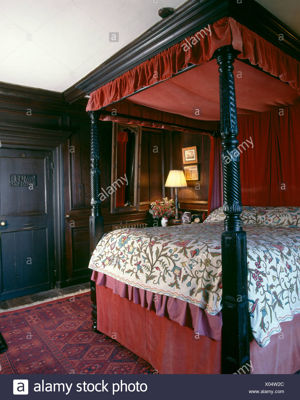 Antiquariato in legno intagliato fourposter letto con baldacchino ... Antiquariato in legno intagliato fourposter letto con baldacchino ...