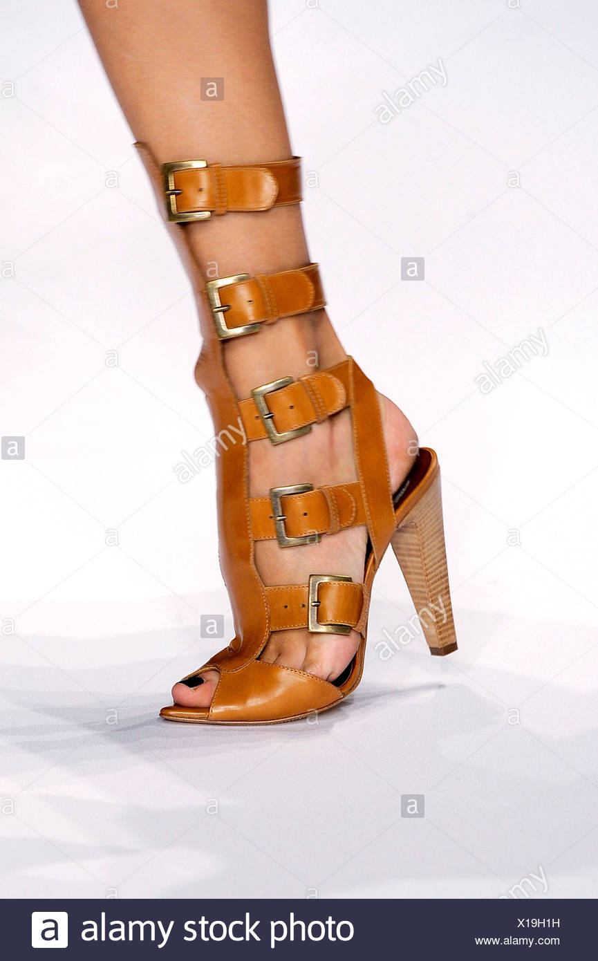 di prim'ordine nuova versione vende Color cammello multi gladiatsandals cinturino con tacchi di stack ... di prim'ordine nuova versione vende Color cammello multi gladiatsandals cinturino con tacchi di stack ...