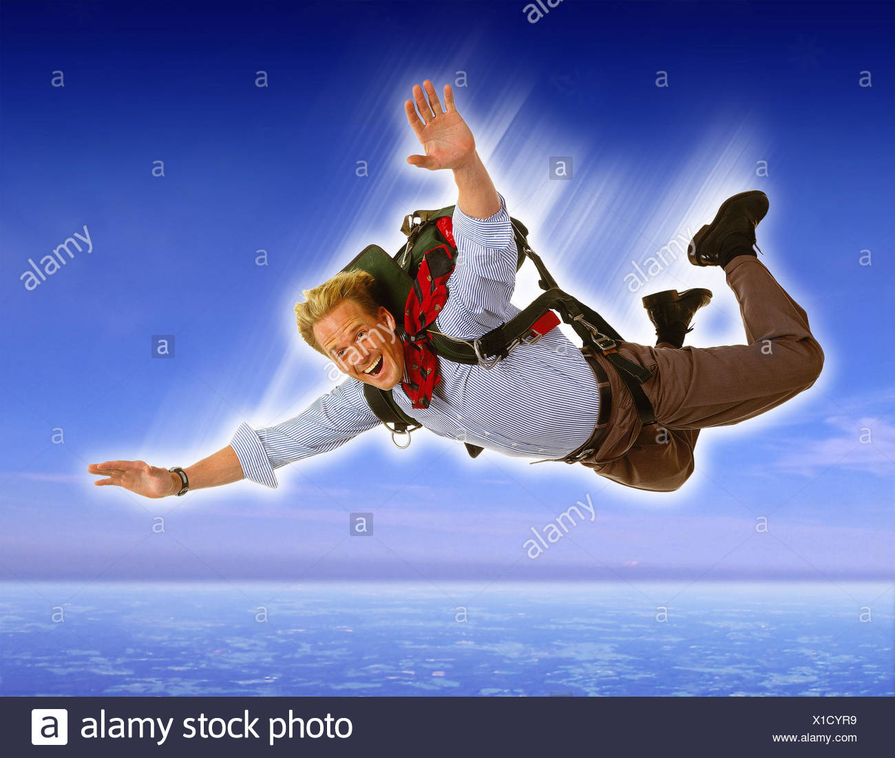 La Composizione Uomo Giovane Paracadute Crack Cielo M Concetti Caduta Crack Paracadutismo Rischio Coraggio Coraggiosamente Divertente Emozione Con Entusiasmo Entusiasmo Paracadute Caduta Libera Foto Stock Alamy