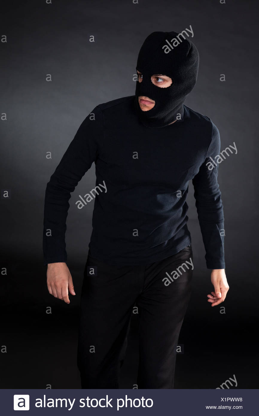 Ladro che indossa un passamontagna Foto stock - Alamy