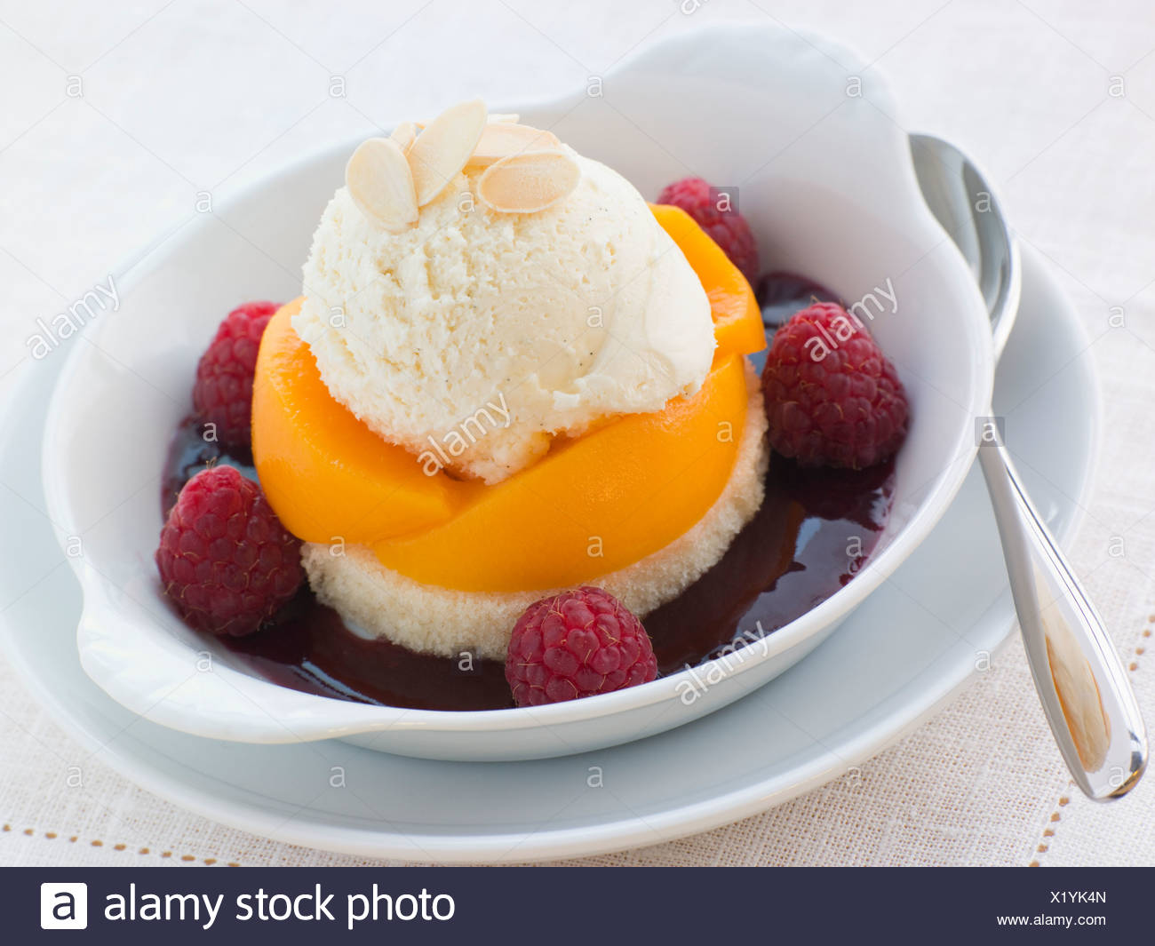 Piatto Di Pesca Melba Foto Stock Alamy