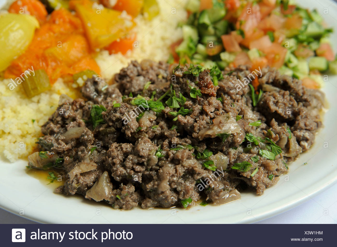 Il cous cous con verdure e carne di agnello Foto stock - Alamy
