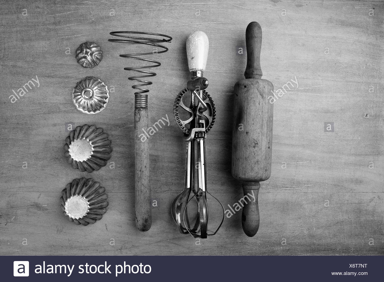Vecchi utensili da cucina Foto & Immagine Stock: 279586772 - Alamy Vecchi utensili da cucina Foto & Immagine Stock: 279586772 - Alamy