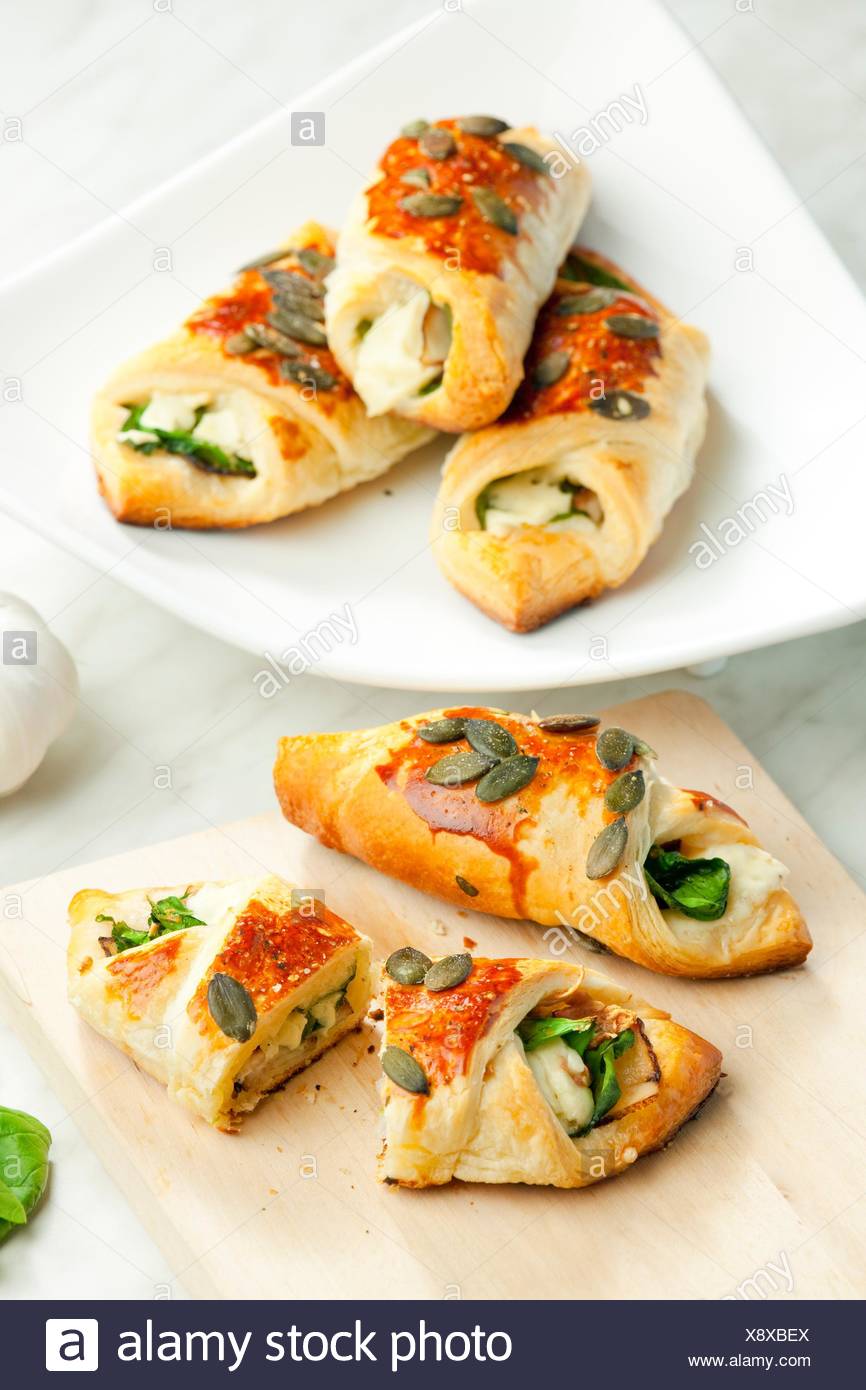 Tasche Di Sfoglia Ripiena Di Spinaci E Formaggio Foto Stock Alamy
