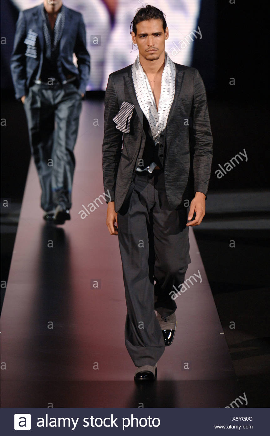 Emporio Armani Abbigliamento on Sale, 55% OFF |  www.elmonstruodelasgalletas.com