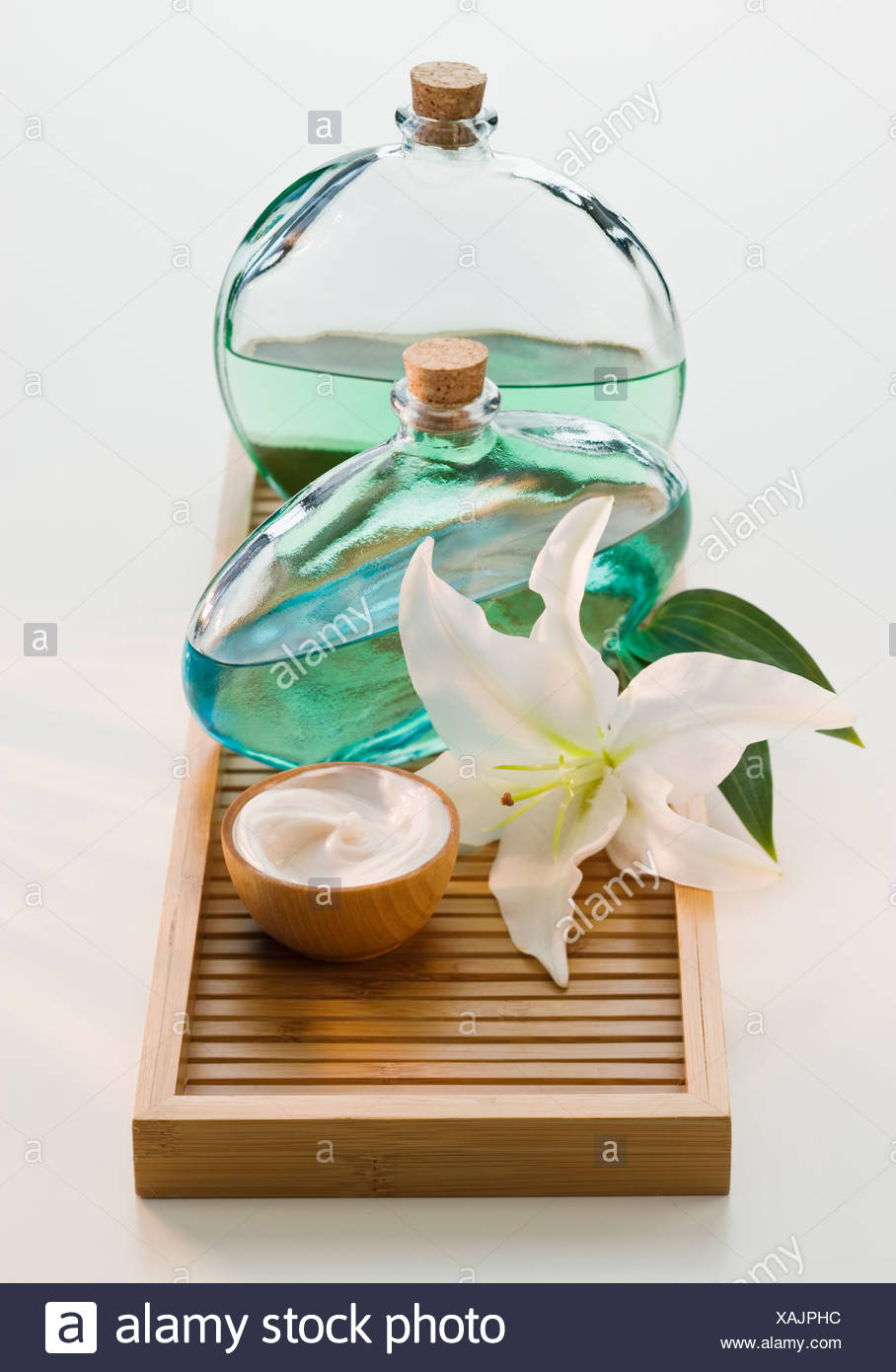 Flower Silhouette Immagini e Fotos Stock Alamy profumi donna con boccetta sfericaviola
