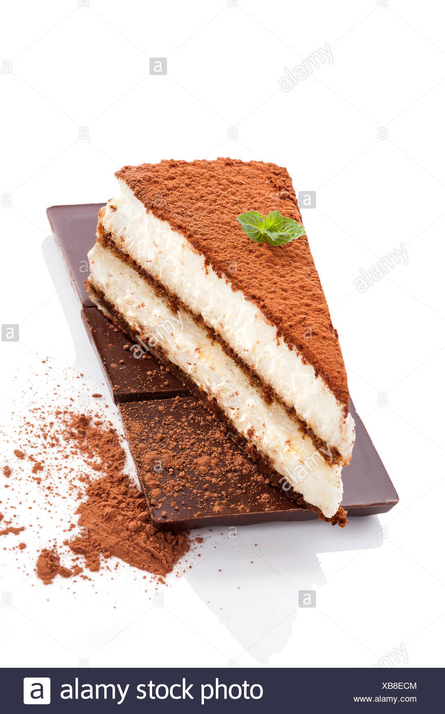 Deliziosi Dessert Tiramisu Sulla Barra Di Cioccolato Con Polvere Di Cacao Isolati Su Sfondo Bianco Dolce Tradizionale Dessert Foto Stock Alamy