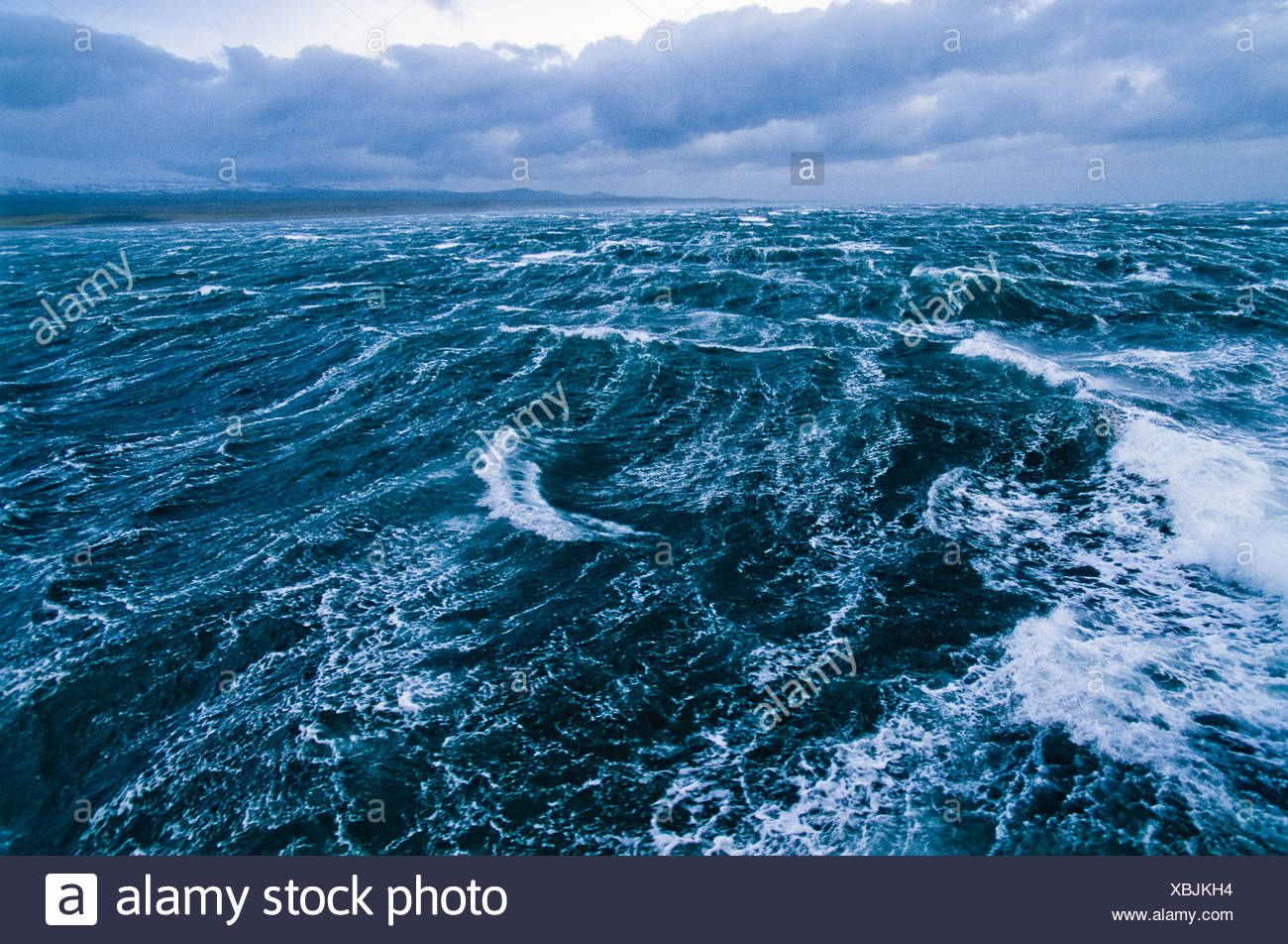 L'Alaska. Mare di Bering. I forti venti di 70 nodi martello l'acqua