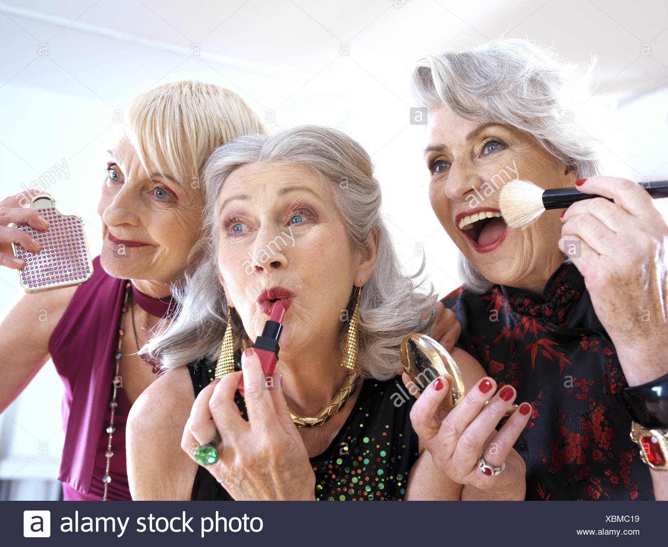 Seniors Tre Riflettore Costituiscono Insieme Felicemente Intraprendenti Ritratto Ti4 Donne Vecchi Persona Vecchia La Cosa Migliore