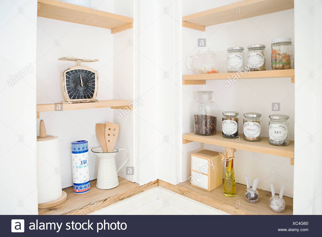 Mensole da cucina Foto & Immagine Stock: 282842280 - Alamy Mensole da cucina Foto & Immagine Stock: 282842280 - Alamy