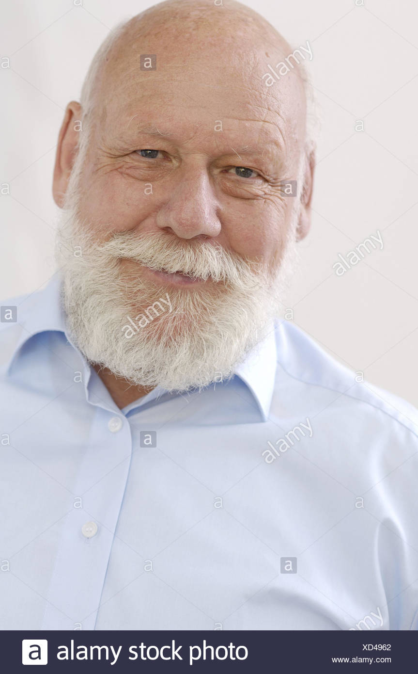 Senior, testa calva, pieno di barba e capelli bianchi, ritratto, modello rilasciato, persone uomo ritratto dell uomo, cordiale, positivamente, barba,