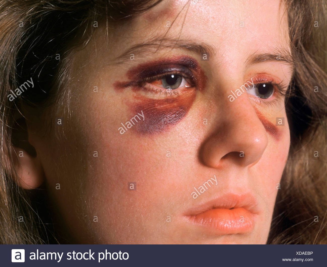 Ritratto Di Una Donna Con Due Occhi Neri Foto Stock Alamy