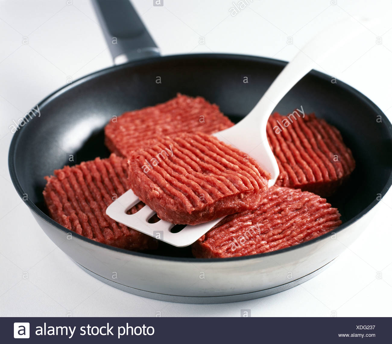 La Cottura Di Hamburger In Padella Foto Stock Alamy