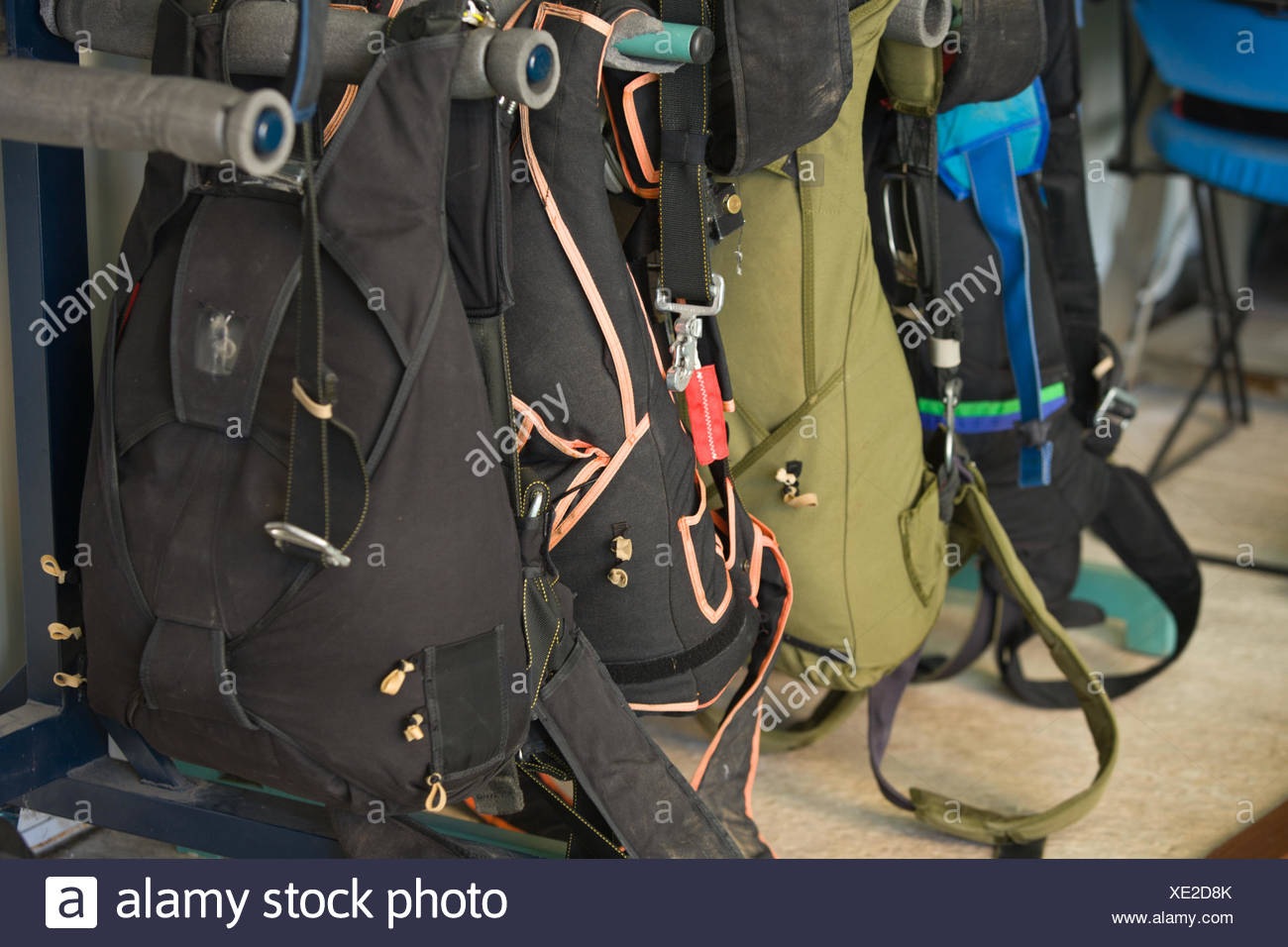 Diversi Paracadute Zaini Confezionato E Pronto Per L Uso Foto Stock Alamy