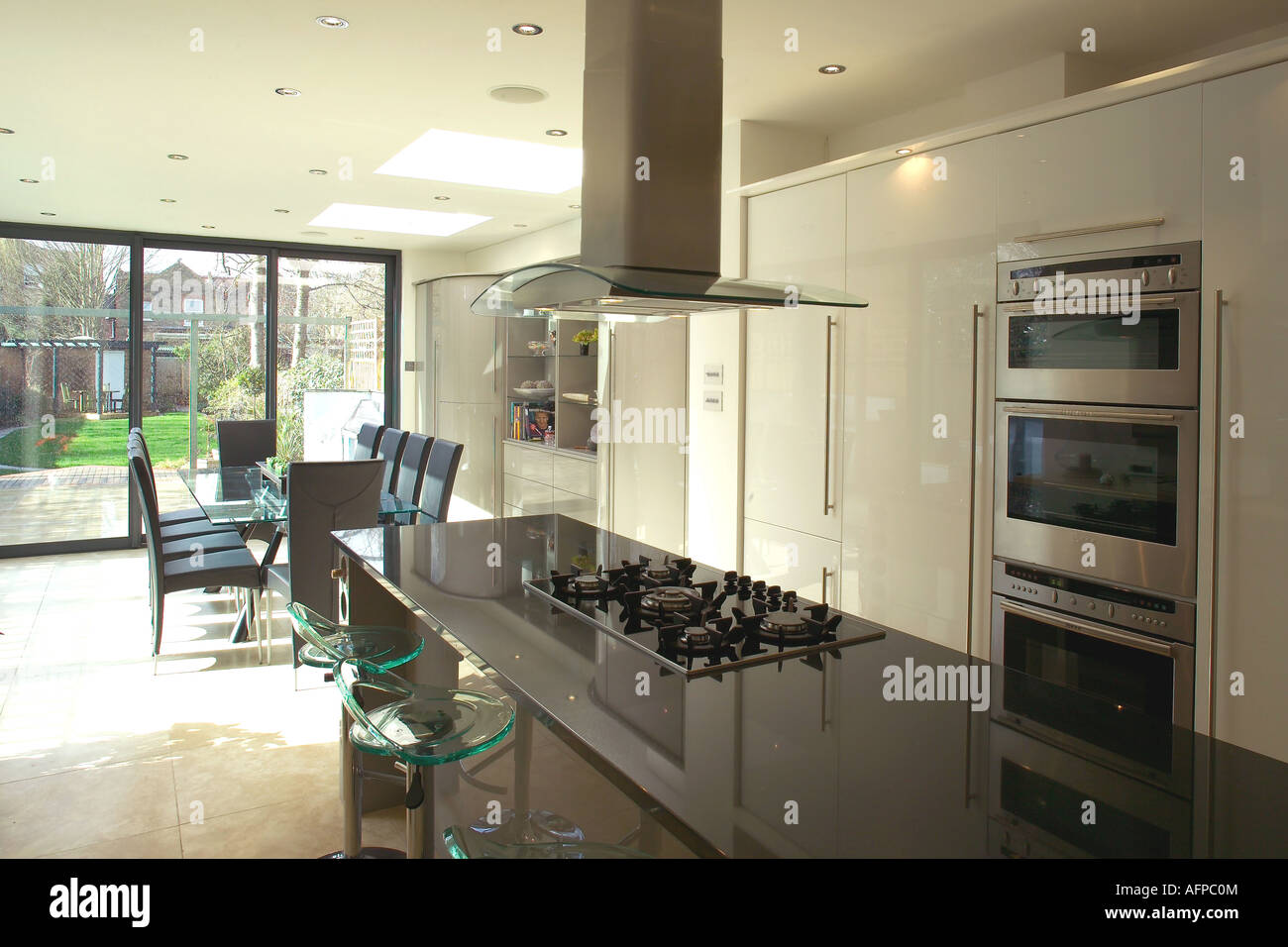 Bancada De Granito Preto Na Ilha Unidade Em Openplan Moderna Cozinha Bancada De Granito Preto Na Ilha Unidade Em Openplan Moderna Cozinha