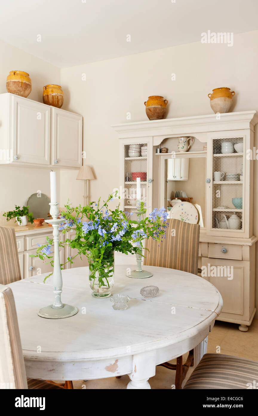 Angustiados Branco Mesa De Jantar Em Estilo Proven Al Pa S Cozinha Angustiados Branco Mesa De Jantar Em Estilo Proven Al Pa S Cozinha