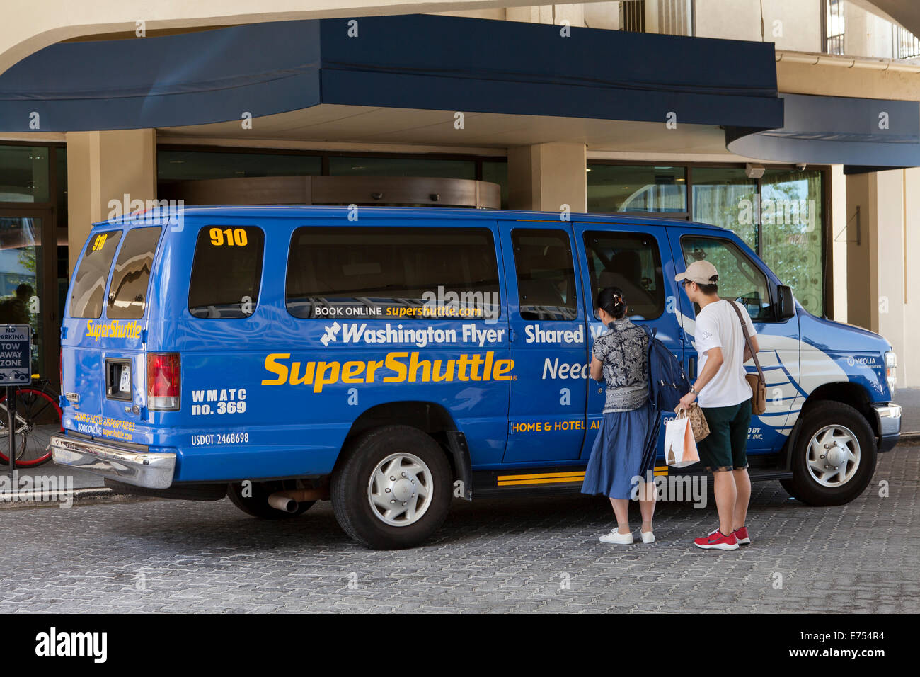 Expired SuperShuttle Coupons & Discounts Washington D.C. Airport Shuttle Service Shuttle services are also available to and from Washington D.C. Dulles Airport. You can schedule your shuttle service with a reliable airport shuttle service company that also gives services to most domestic and international airports throughout the state.