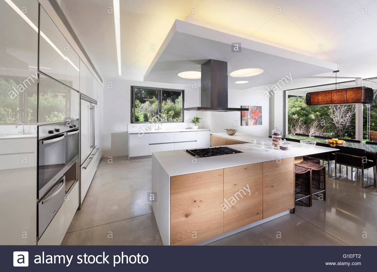 Villa Branca Tel Aviv De Plano Aberto Com Sala De Estar E Cozinha Villa Branca Tel Aviv De Plano Aberto Com Sala De Estar E Cozinha